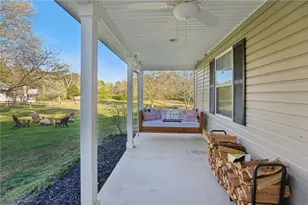 6471 Forsyth Dr, Cumming, GA 30028 - Photo 11