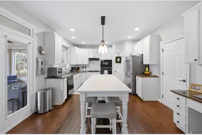 7630 Tenspeed Court, Flowery Branch, GA 30542 - Photo 9