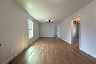 3662 Lakeview Dr, Gainesville, GA 30501 - Photo 13