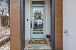 358 Clarendon Ct, Gainesville, GA 30501 - Photo 3