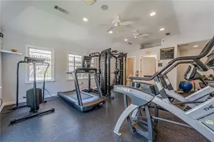 901 Summit N Dr NE, Atlanta, GA 30324 - Photo 33