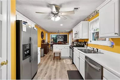 559 Wynbrooke Parkway, Stone Mountain, GA 30087 - Photo 11