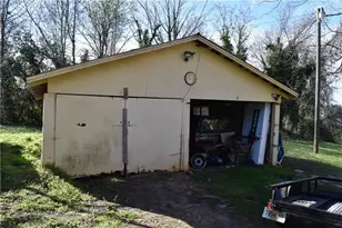 129 Brady St, Toccoa, GA 30577 - Photo 15