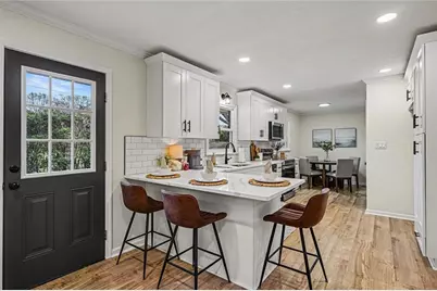 8832 Twin Oaks Drive, Jonesboro, GA 30236 - Photo 9