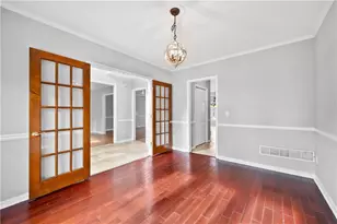 855 River Overlook Dr, Lawrenceville, GA 30043 - Photo 5