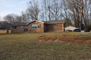 201 Dillard Dr NE, Kennesaw, GA 30144 - Photo 1