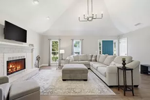 648 Dogwood Dr, Lawrenceville, GA 30046 - Photo 9