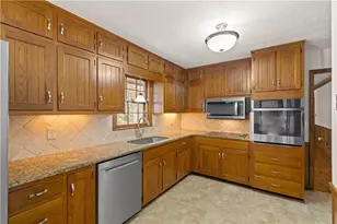 1055 Hunterhill Dr, Roswell, GA 30075 - Photo 17