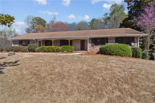 1055 Hunterhill Dr, Roswell, GA 30075 - Photo 5