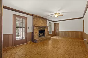 1055 Hunterhill Dr, Roswell, GA 30075 - Photo 25