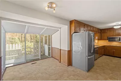 1055 Hunterhill Drive, Roswell, GA 30075 - Photo 19