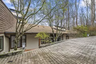 130 Huntcliff Point NE, Sandy Springs, GA 30350 - Photo 3