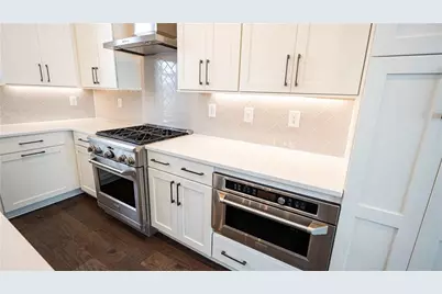 579 Broadview Place NE, Atlanta, GA 30324 - Photo 13