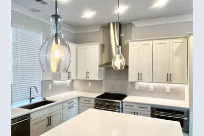 579 Broadview Place NE, Atlanta, GA 30324 - Photo 7