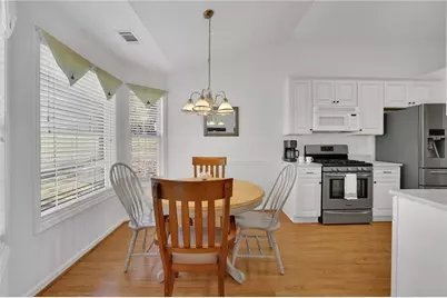 6185 Devonshire Drive, Flowery Branch, GA 30542 - Photo 9