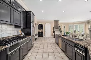 820 Heards Ferry Rd, Atlanta, GA 30328 - Photo 23