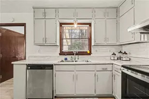 5581 Shadow Rock Dr, Lithonia, GA 30058 - Photo 9