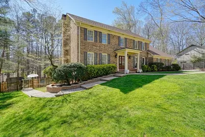 235 Oak Leaf Circle, Roswell, GA 30075 - Photo 3