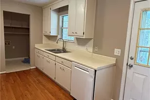 8910 Bridgewater Dr, Gainesville, GA 30506 - Photo 7