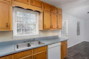 105 Valley Ct, Covington, GA 30016 - Photo 9