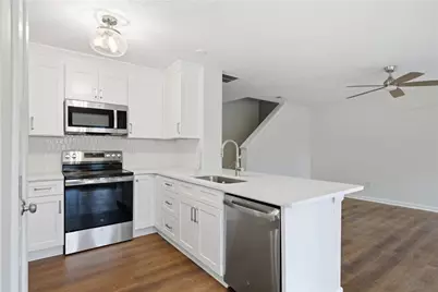 533 Fox Creek Crossing, Woodstock, GA 30188 - Photo 3