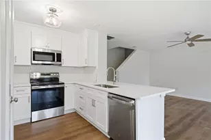 533 Fox Creek Crossing, Woodstock, GA 30188 - Photo 3