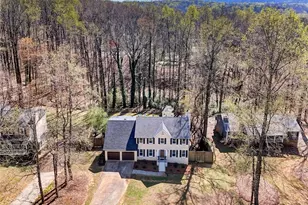 1033 Knotts Pointe Dr, Woodstock, GA 30188 - Photo 3