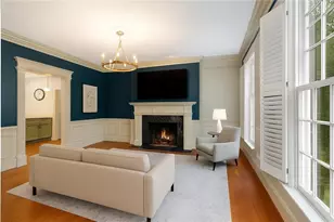 345 W Berwicke Common NE, Atlanta, GA 30342 - Photo 9