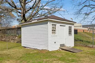 2411 Harvel Dr NW, Atlanta, GA 30318 - Photo 31