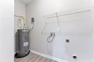 8662 Thomas Rd, Riverdale, GA 30274 - Photo 11