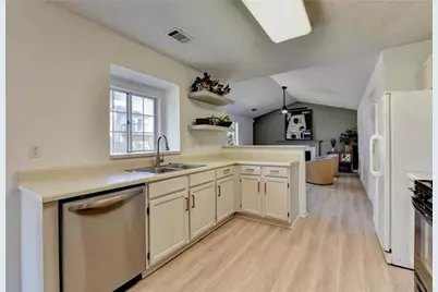 10570 Bridgemor Drive, Alpharetta, GA 30022 - Photo 3