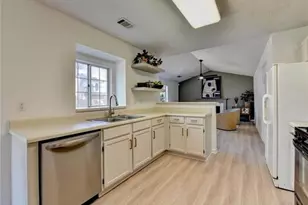 10570 Bridgemor Dr, Alpharetta, GA 30022 - Photo 3