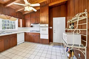 881 Rockbridge Rd, Lilburn, GA 30047 - Photo 9