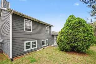 6319 Phillips Creek Dr, Lithonia, GA 30058 - Photo 11