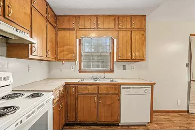 6319 Phillips Creek Drive, Lithonia, GA 30058 - Photo 7