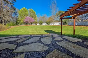 1010 Hidden Pond Ln, Roswell, GA 30075 - Photo 3