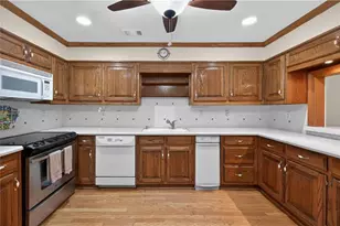 5441 Trentham Dr, Dunwoody, GA 30338 - Photo 13