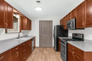 224 Apple Branch Dr, Woodstock, GA 30188 - Photo 3