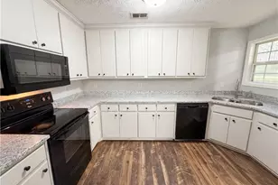 42 Edgefield Dr, Commerce, GA 30529 - Photo 3