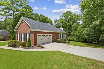 2724 Still Farms Place, Lawrenceville, GA 30043 - Photo 3