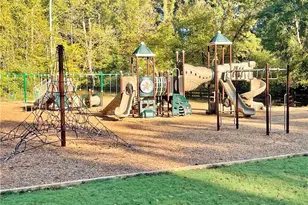 10045 Bankside Dr, Roswell, GA 30076 - Photo 67