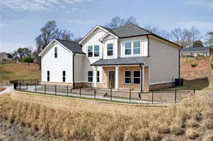 1226 Bloomsbury Ln, Gainesville, GA 30501 - Photo 1
