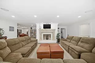 890 Marseilles Dr, Sandy Springs, GA 30327 - Photo 47