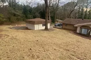 1390 Heatherland Dr SW, Atlanta, GA 30331 - Photo 11