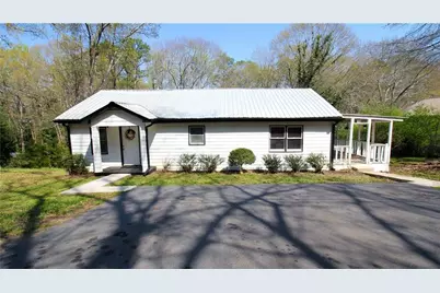 899 E Doyle Street, Toccoa, GA 30577 - Photo 1