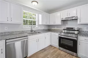 1098 Village Creek, Jonesboro, GA 30238 - Photo 11