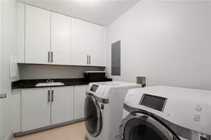 3344 Peachtree Rd NE, Atlanta, GA 30326 - Photo 19