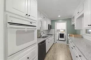 146 Lancelot Way, Lawrenceville, GA 30046 - Photo 13