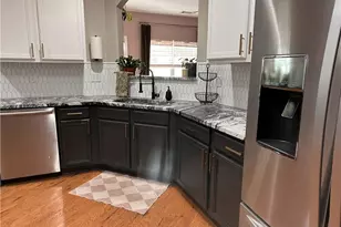 130 Highland Pointe Cir E, Dawsonville, GA 30534 - Photo 3