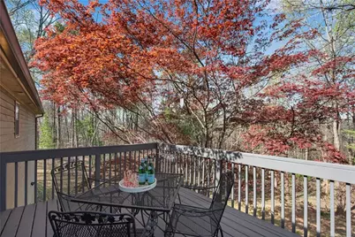 126 E Lake Drive, Roswell, GA 30075 - Photo 13